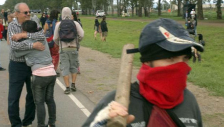20 activistas heridos en un ataque frente al predio de Monsanto en Argentina