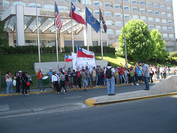 Trabajadores del Hotel Sheraton en huelga denuncian hostigamiento policial