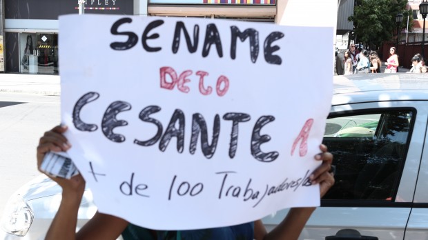 Trabajadores se toman Sename de Valparaíso