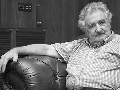 Mujica firma hoy ley de legalización de marihuana