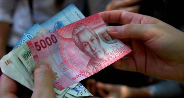 Propuesta del Gobierno se aleja de la CUT y aumenta sueldo mínimo en 10 mil pesos