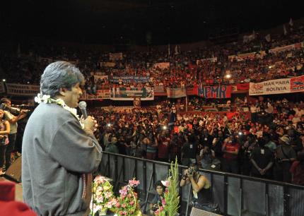 Miles de chilenos apoyan a Evo Morales en su demanda por una salida al mar