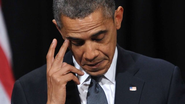 Obama causa burlas en redes sociales por video de su escuálida rutina de pesas
