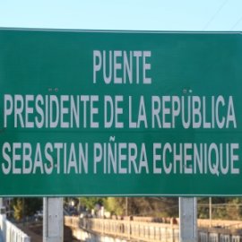 Insólito: Puente rinde homenaje a Sebastián Piñera.