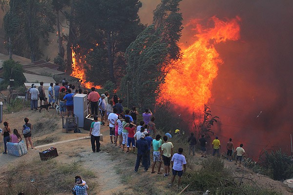Descargue cuadernillo: 8 tesis críticas sobre las últimas catástrofes en Chile