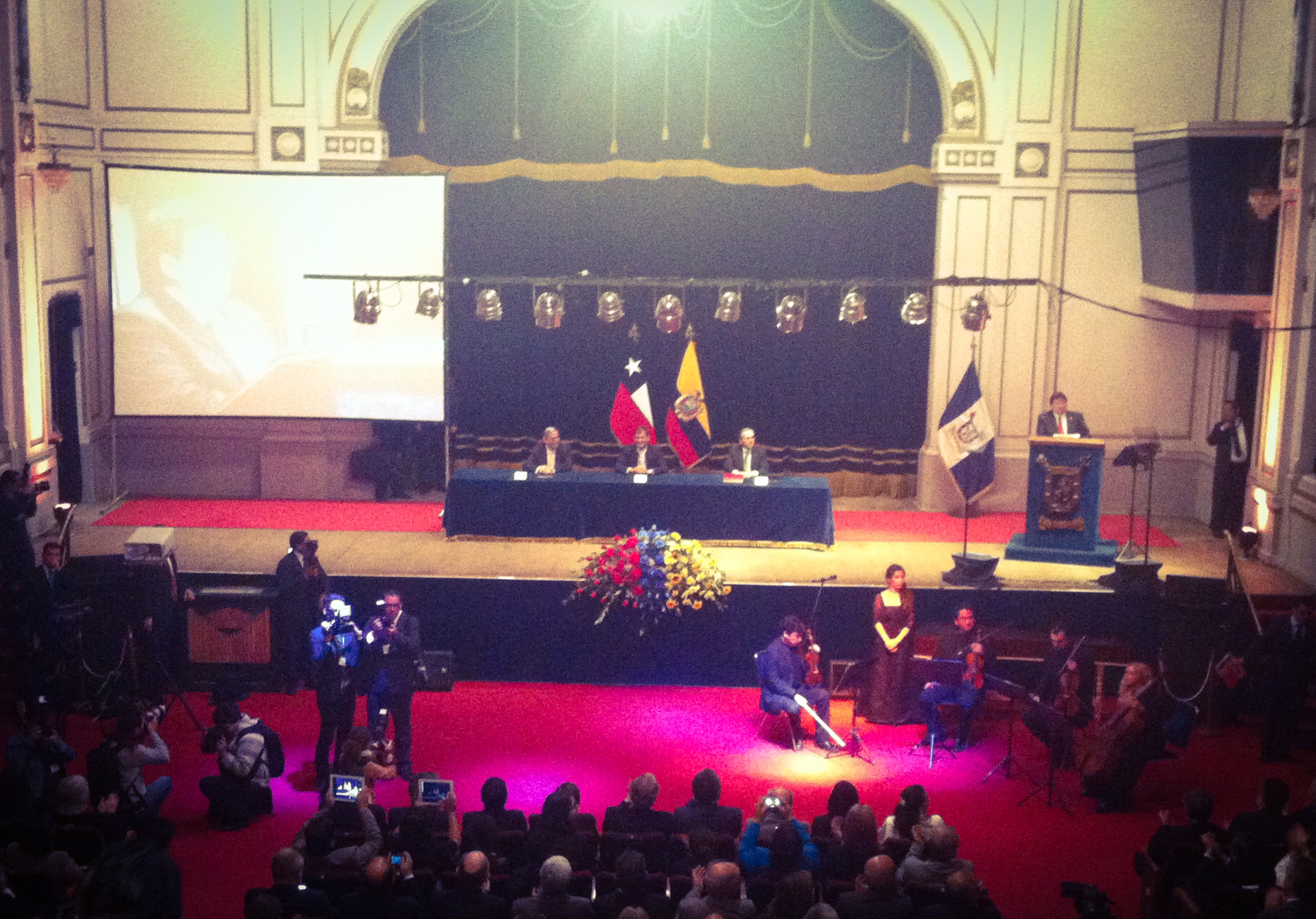Rafael Correa recibe Doctorado Honoris Causa en Chile