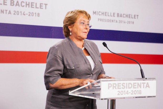 Bachelet y la política: Las eternas trampas de la derecha