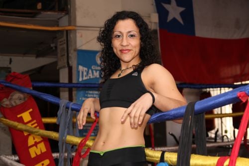 La boxeadora chilena  «crespa» Rodríguez va por corona mundial