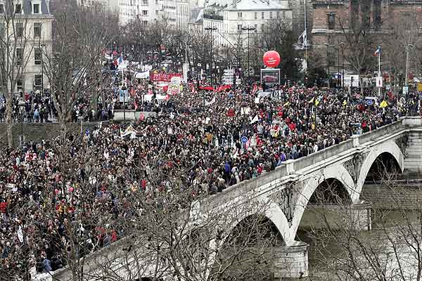 Franceses marcharon contra el avance de la extrema derecha