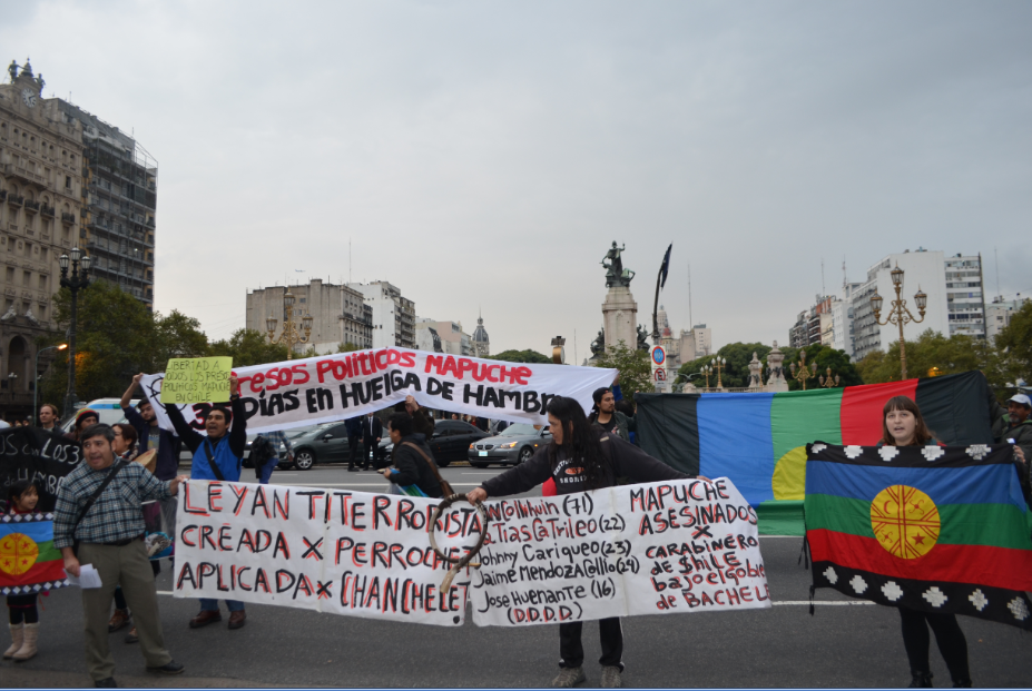 Funan a Bachelet en Argentina por mapuches en huelga de hambre