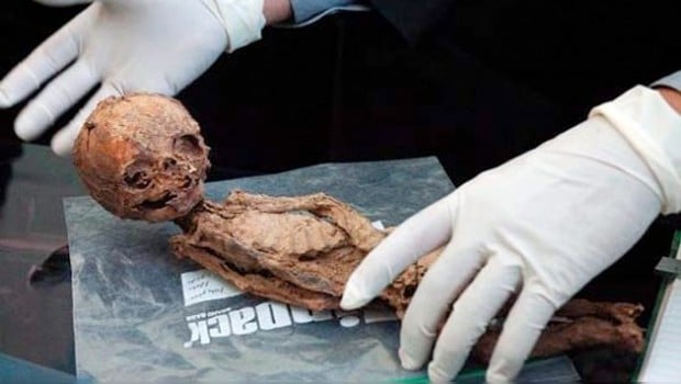 Arqueólogos encuentran momia enana de 6 mil años antes de Cristo