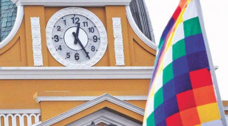 Relojes en Bolivia irán a la izquierda para descolonizar