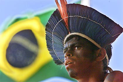 “El gobierno brasileño quiere mostrar que es desarrollado, y quienes sufrimos somos los indígenas”