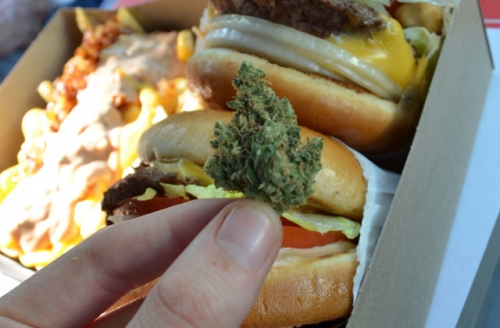 Pareja encuentra cannabis en su hamburguesa de McDonald’s