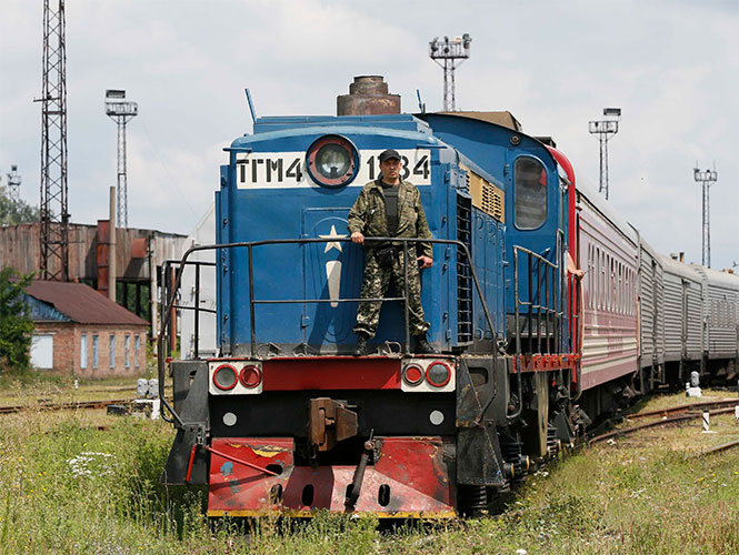 Tren con cadáveres de tragedia aérea arriba a zona controlada por Ucrania