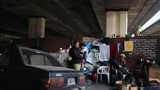 Vecinos en Buenos Aires se unen para frenar desalojos