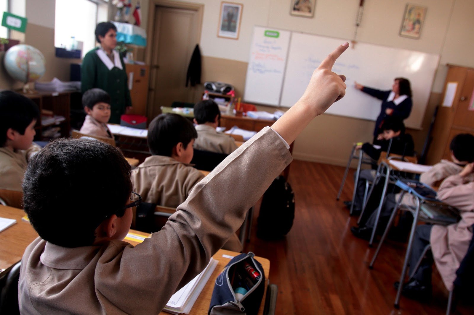 Colegio de Profesores estudia construcción de hogares para docentes jubilados