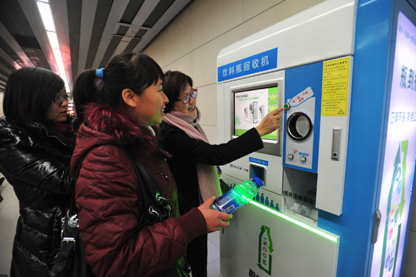 Imagina pagar el Transantiago con botellas o latas