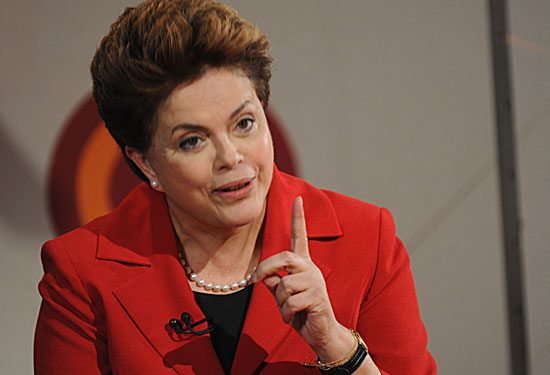 Oposición en Brasil pone a Rousseff en duda por virtual negocio fraudulento