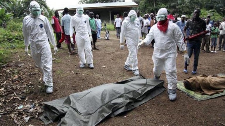 Revelación sobre el ébola: el brote se originó durante el funeral de un curandero en Guinea