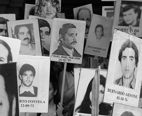 Exhuman cuerpos de opositores a Pinochet asesinados en 1981