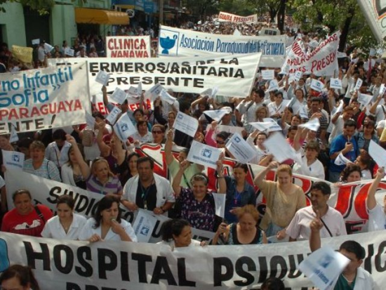 Médicos paraguayos paralizan hospitales al iniciar huelga escalonada