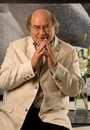 Antonio Skármeta gana premio nacional de literatura