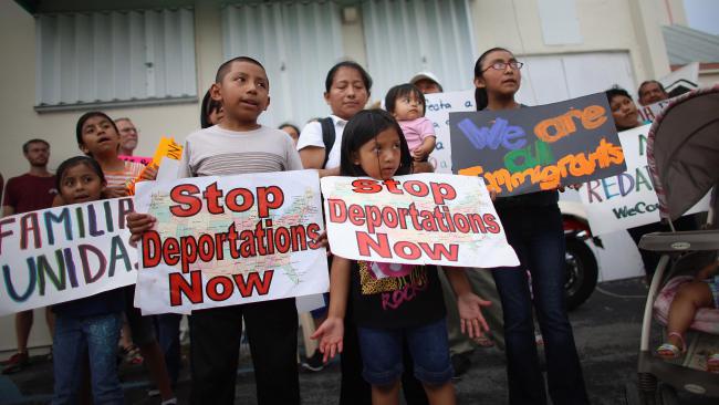 Activistas piden a Obama frenar deportaciones de inmigrantes