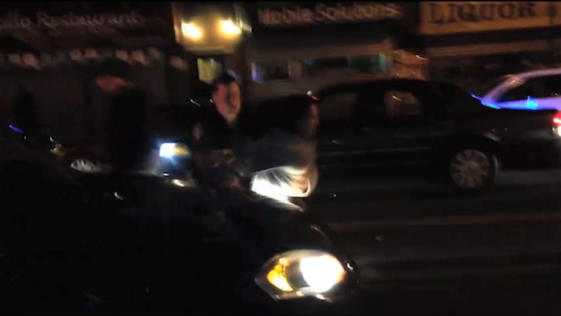 Policía de Nueva York arroja contra el suelo a mujer embarazada (Video)