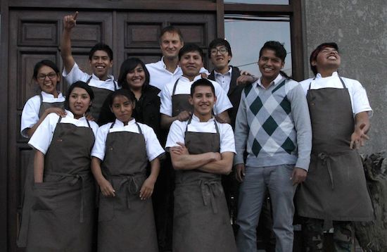 Chef abre escuela en Bolivia para jóvenes sin recursos