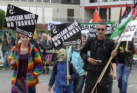 Reino Unido: Miles de ciudadanos se manifiestan contra la OTAN
