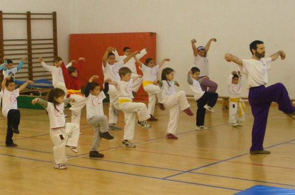Córdoba: proponen enseñar tai chi y yoga en escuelas