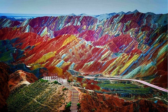 No, no es Photoshop!. Este es el colorido Parque Geológico de Zhangye en China