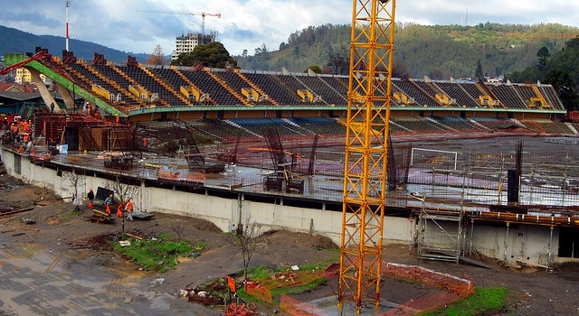 Presentan antecedentes a Contraloría por posibles irregularidades en licitación de Estadio Ester Roa de Concepción.