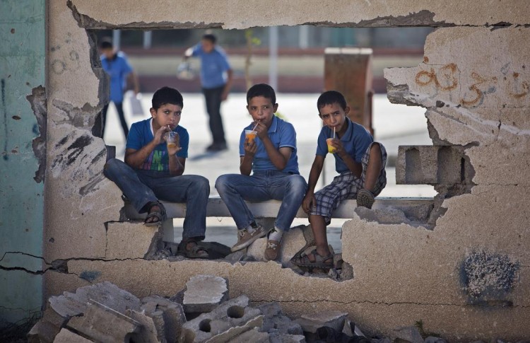 Entre sonrisas y escombros los niños de Gaza vuelven a la escuela