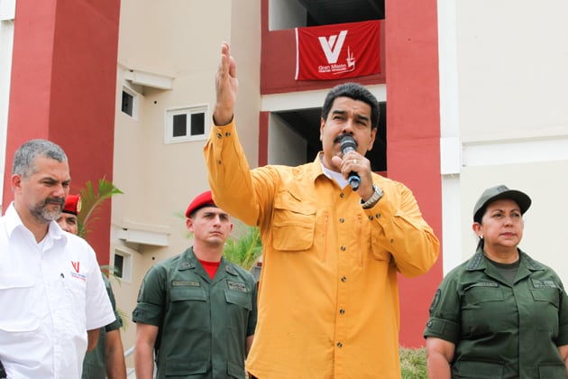 Maduro anuncia cierre de frontera con Colombia tras ataque paramilitar