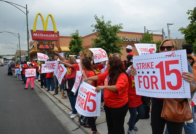 Las grandes cadenas de comida rápida sufren huelgas en 150 ciudades de EEUU