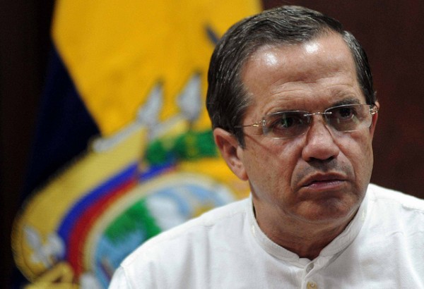 Canciller de Ecuador insta a EE.UU a liberar antiterroristas cubanos