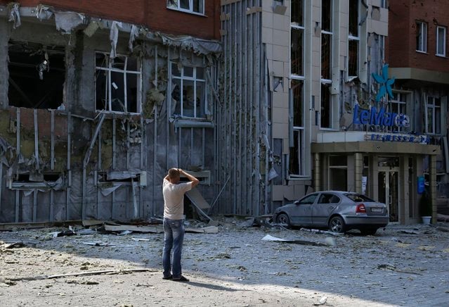 Ejército ucraniano bombardea una escuela y asesina a 10 personas en Donetsk