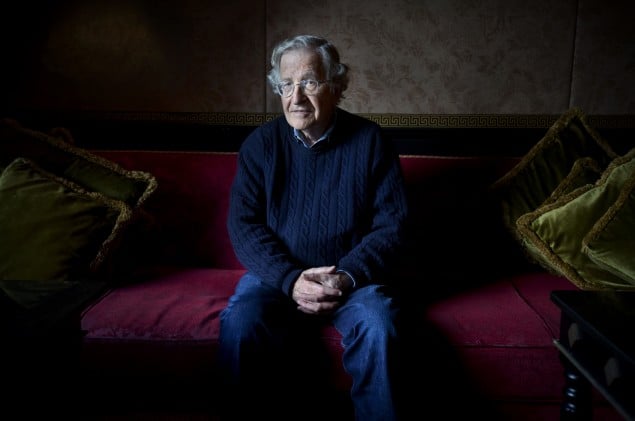 Chomsky: El mundo está cerca de una guerra nuclear