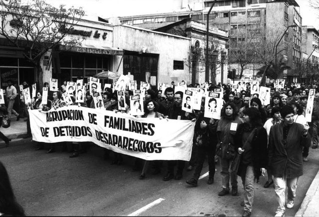 El poder militarizado : Cinco dictaduras en Latinoamérica