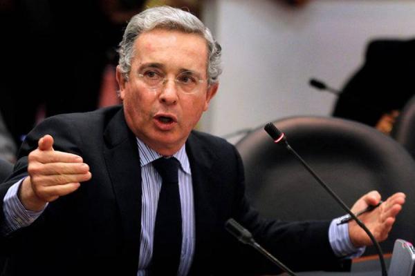 Álvaro Uribe, aúlla otro chacal del imperio