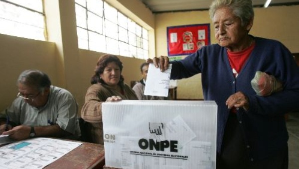 Peruanos eligen hoy a sus gobiernos regionales y municipales