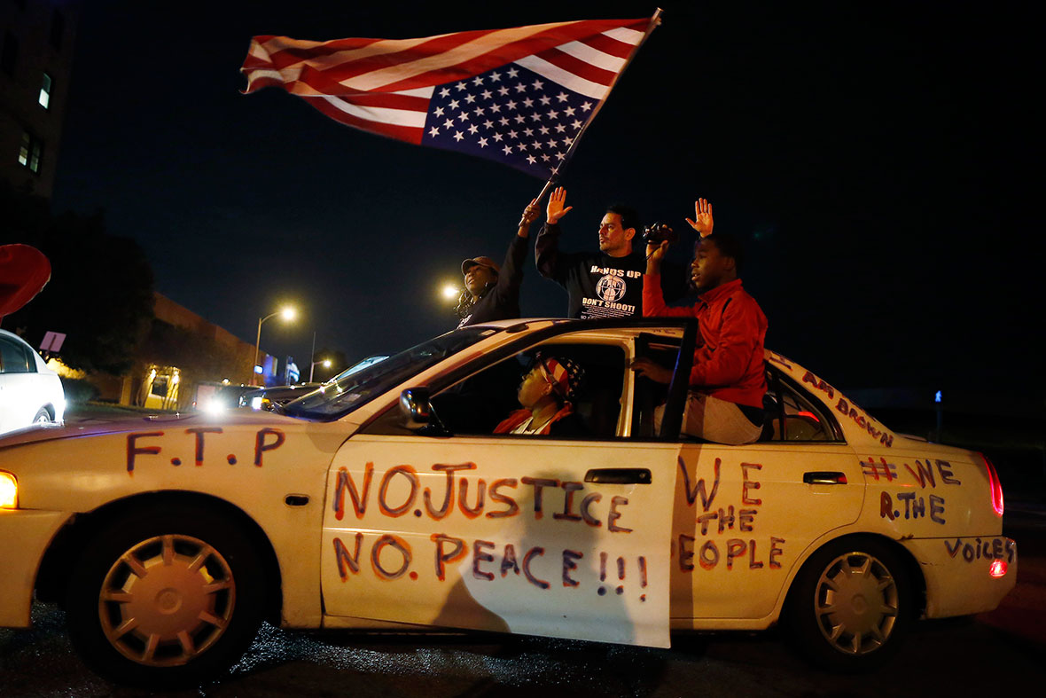 Continúan protestas en Missouri por asesinatos de afroamericanos a manos de la policía