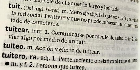 Tuit, tuitear, tuiteo y tuitero ya en el Diccionario de la lengua española