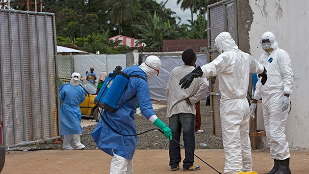 «La costumbre de besar a los muertos no ayuda a controlar el ébola en África»
