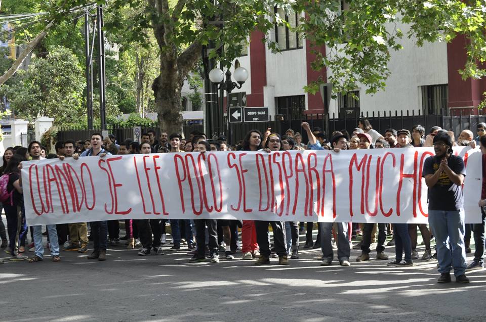 Estudiantes de la UAHC marcharán a la Intendencia para entregar carta a Claudio Orrego