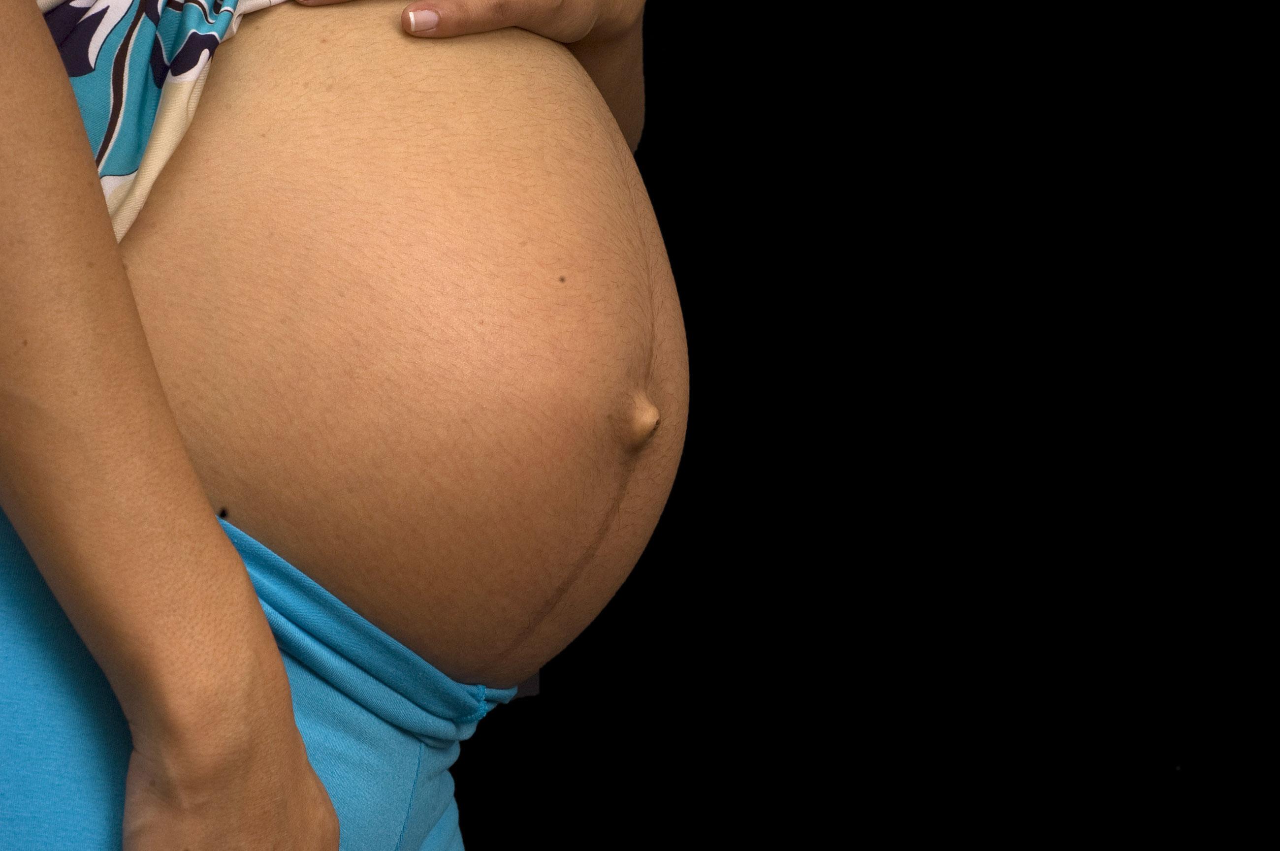 Los tóxicos que una madre traspasa a su hijo en el embarazo