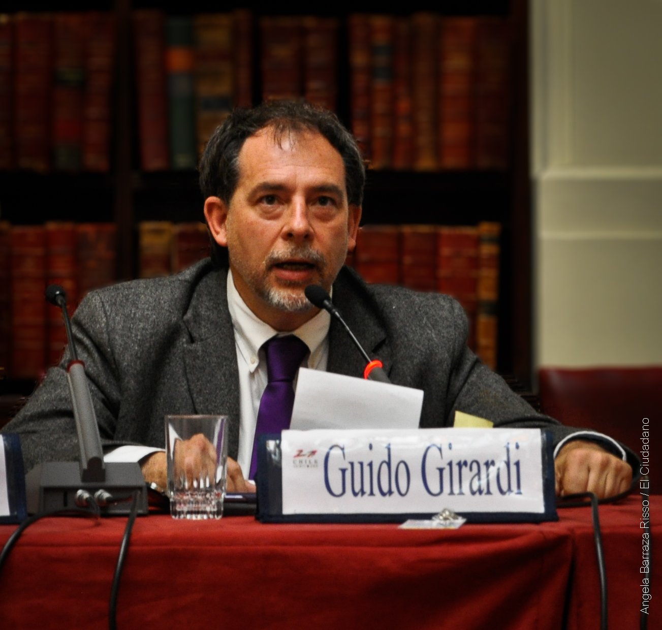 Farmacias Independientes denuncian ante Fiscalía a senador Guido Girardi por «cohecho»