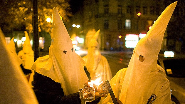 Sorprendente anuncio: ¿Se acaba el Ku Klux Klan racista?